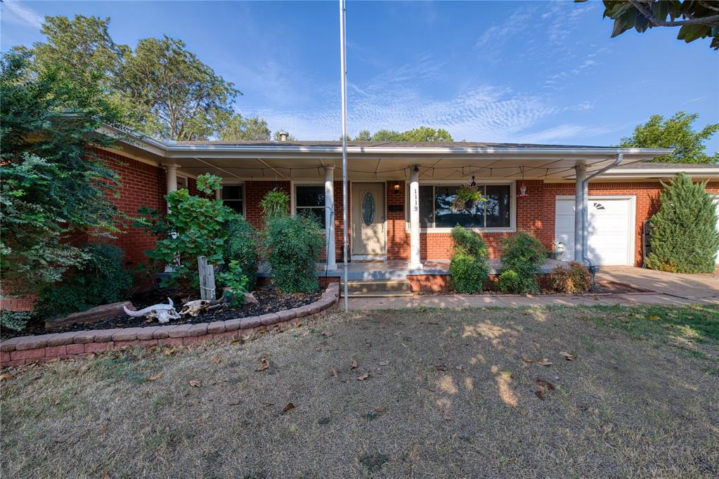 1119 Crestview Drive Property Photo 1