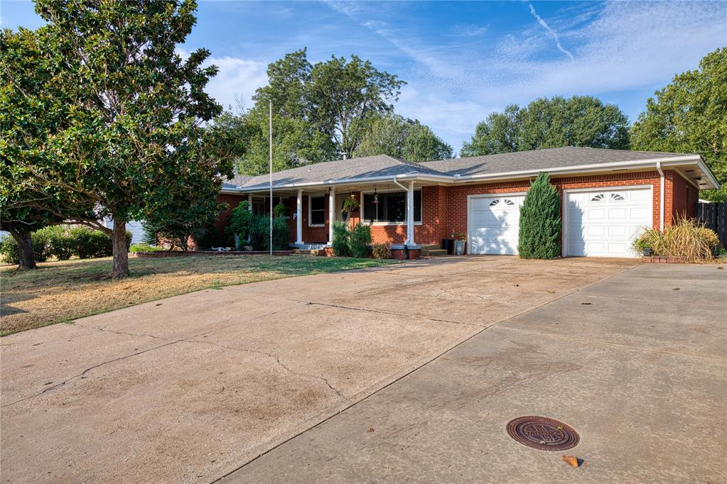 1119 Crestview Drive Property Photo 3