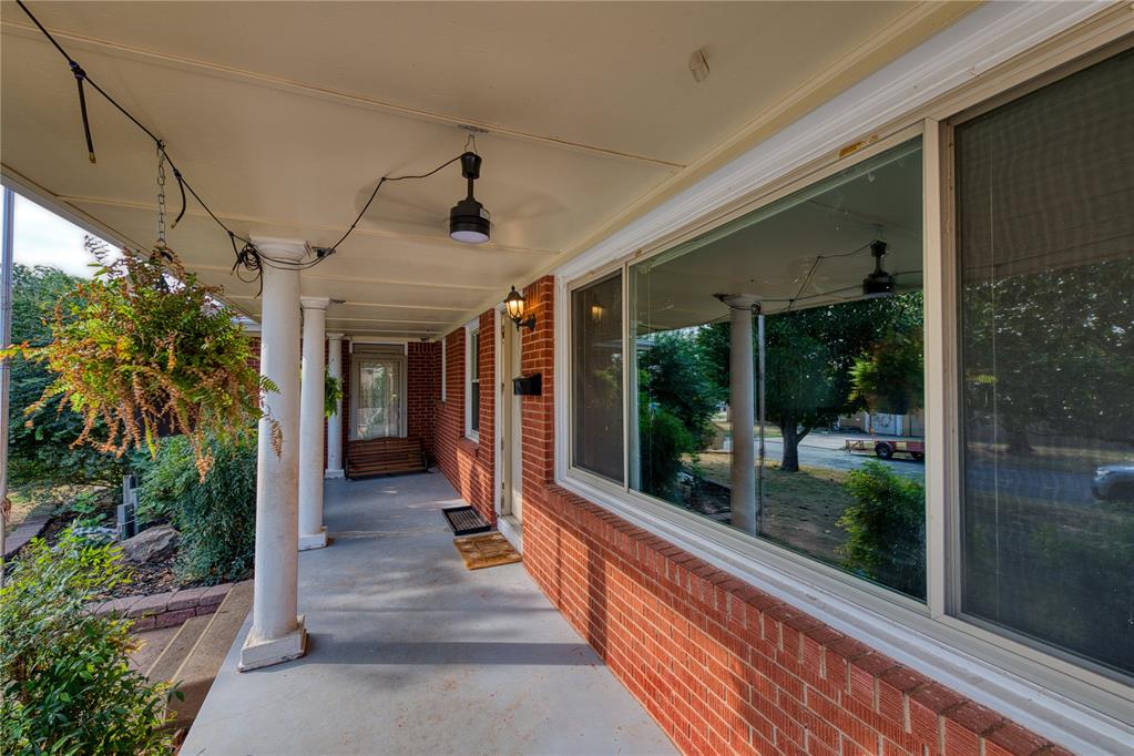 1119 Crestview Drive Property Photo 4
