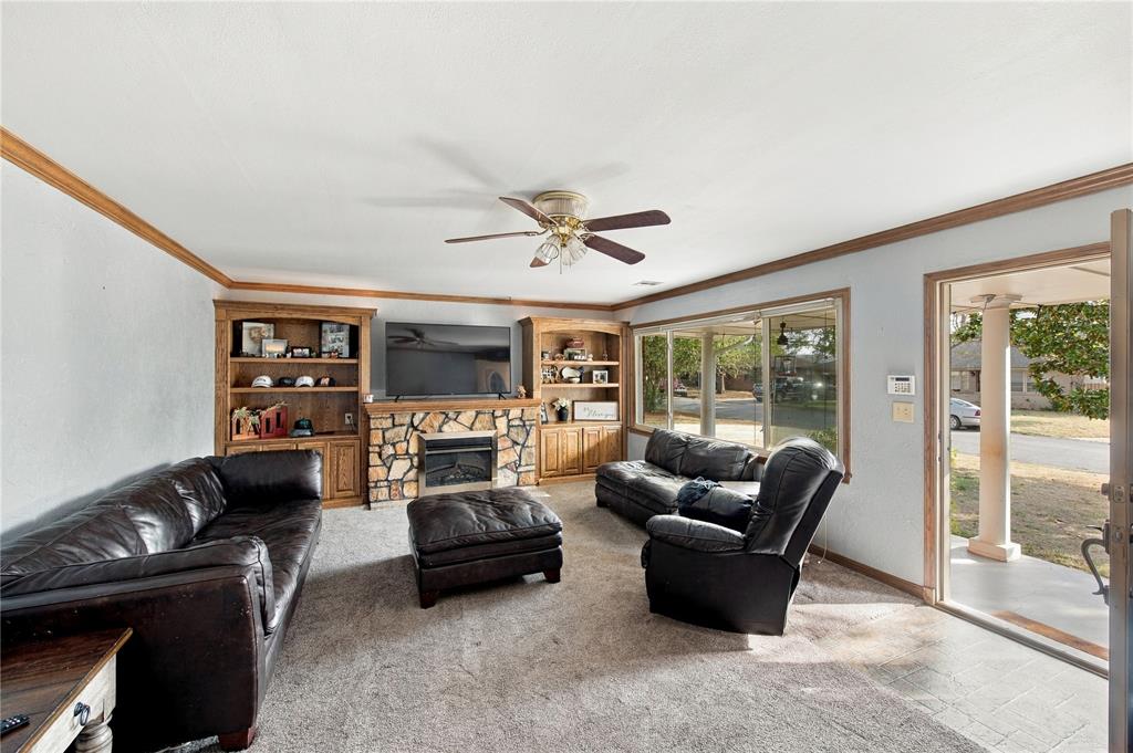 1119 Crestview Drive Property Photo 6