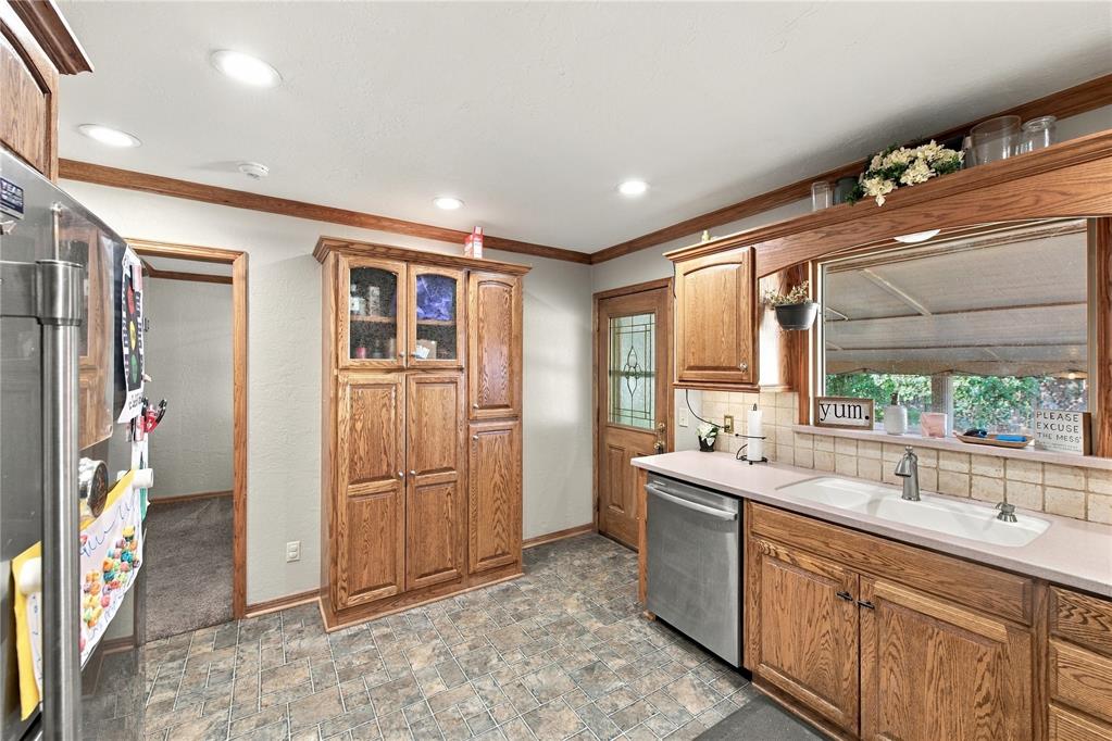 1119 Crestview Drive Property Photo 10