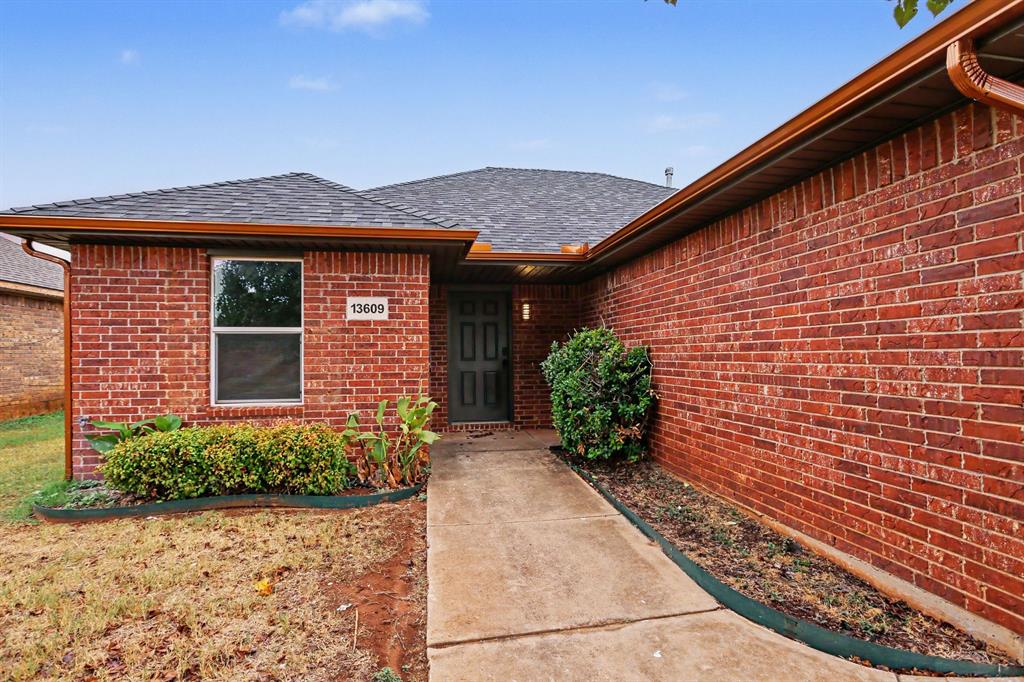 13609 Canton Way Property Photo 3