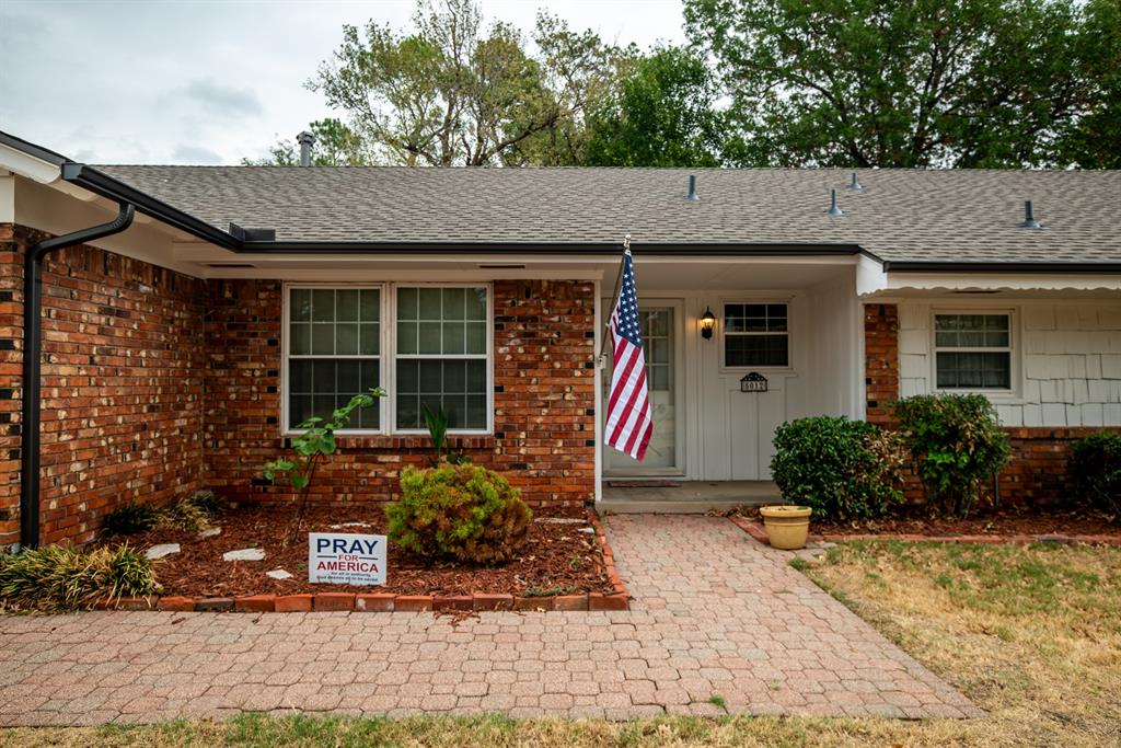 5012 N Brunson Street Property Photo 3