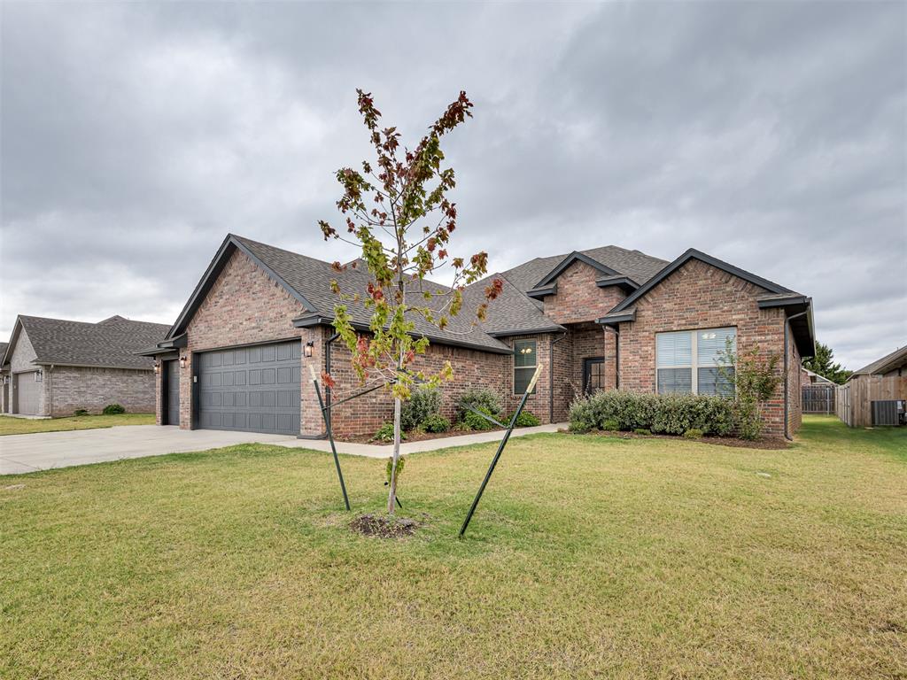 2913 Summit Hollow Circle Property Photo 2