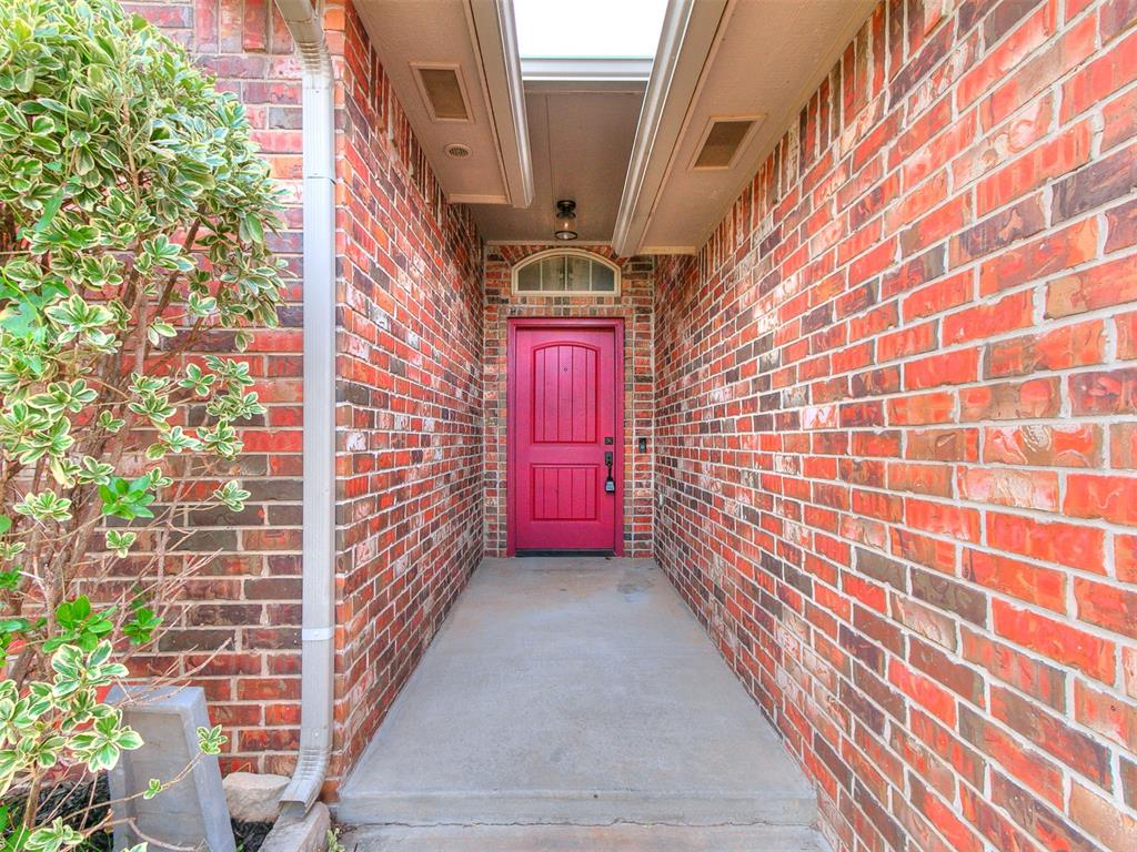 805 S Bouziden Drive Property Photo 3