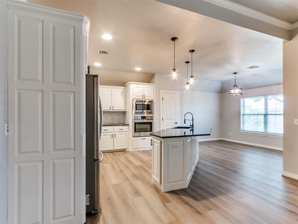 805 S Bouziden Drive Property Photo 12