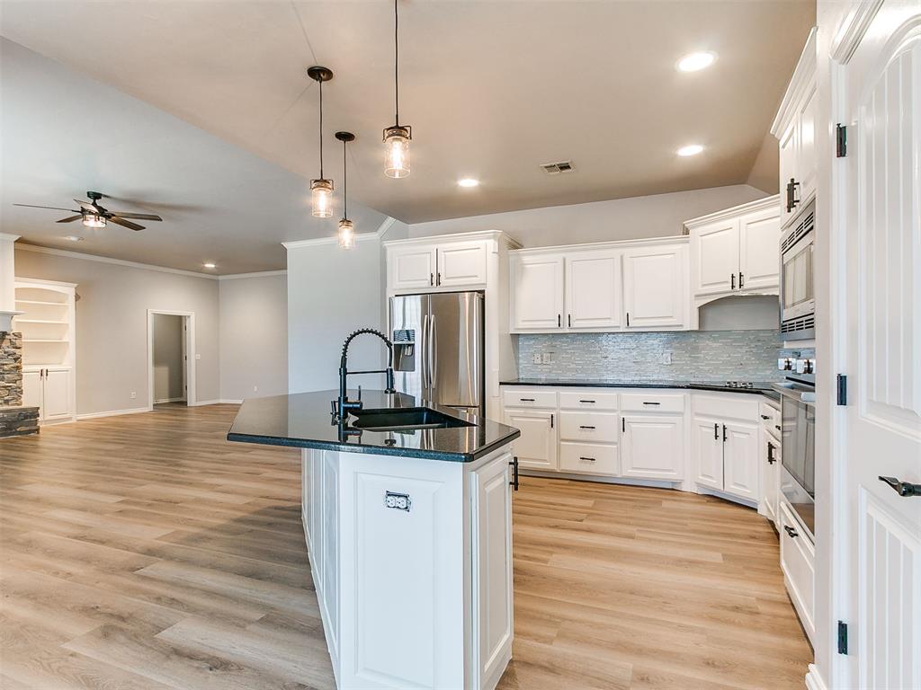 805 S Bouziden Drive Property Photo 14