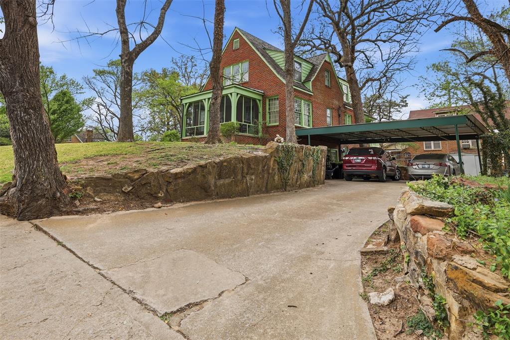 422 S Highland Street Property Photo 5