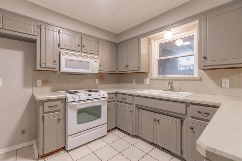 10445 Dover Drive Property Photo 11