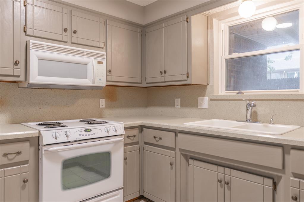 10445 Dover Drive Property Photo 12