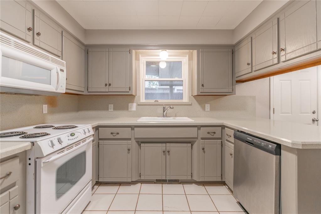10445 Dover Drive Property Photo 13