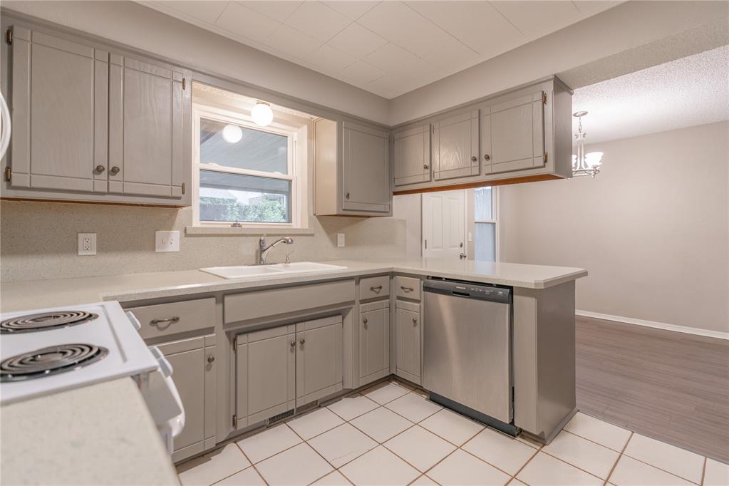 10445 Dover Drive Property Photo 14