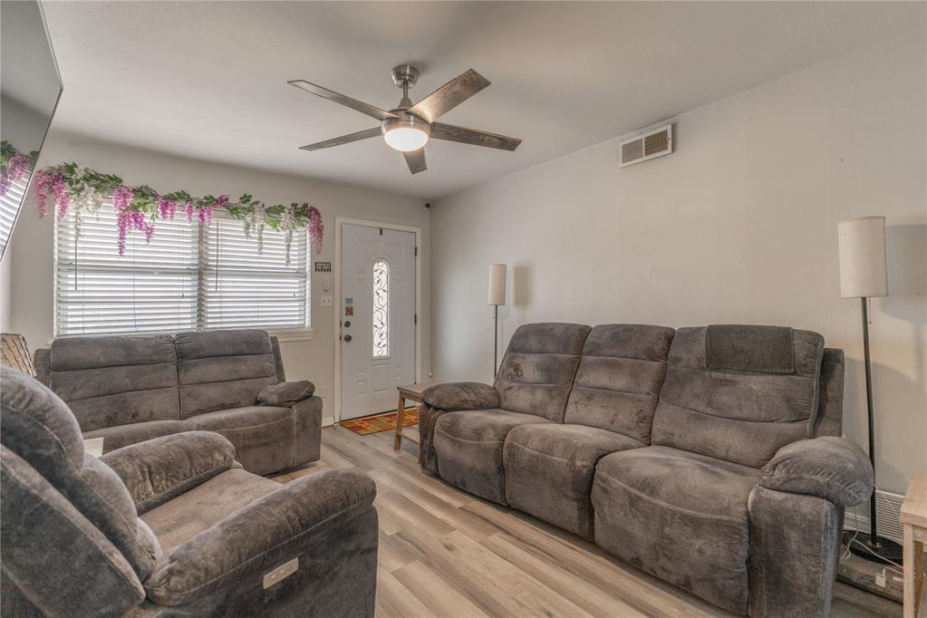 121 W Ridge Road Property Photo 4