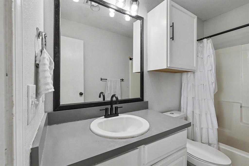 916 Danbury Place Property Photo 12