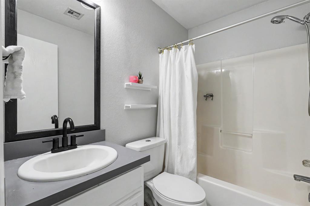 916 Danbury Place Property Photo 14
