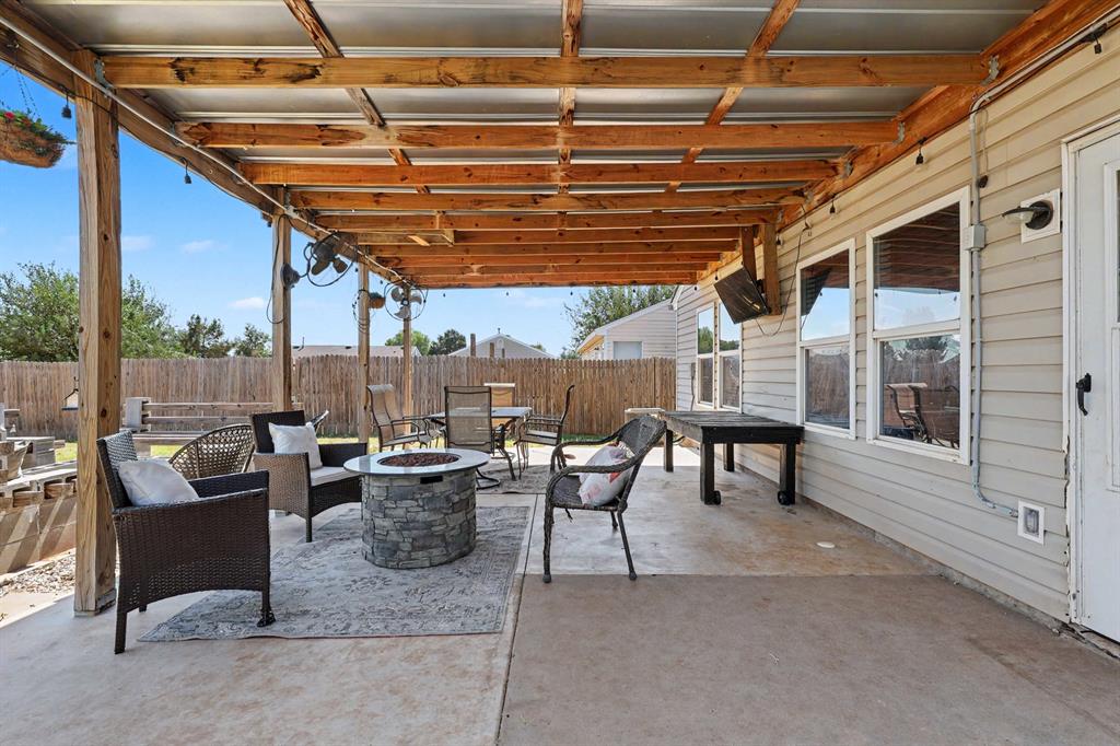 916 Danbury Place Property Photo 17