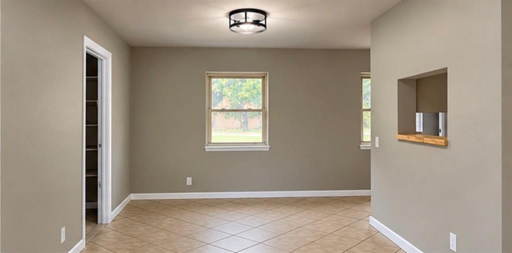 1122 E 17th Street Property Photo 5