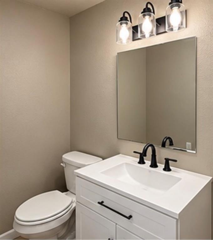 1122 E 17th Street Property Photo 8