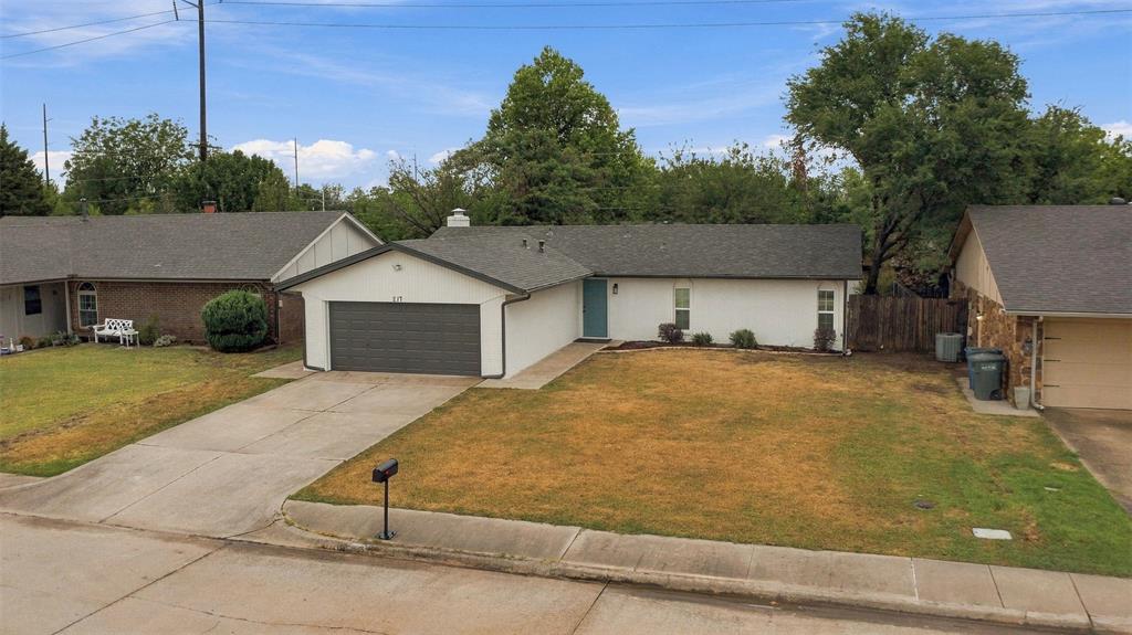 217 Elwood Drive Property Photo 2