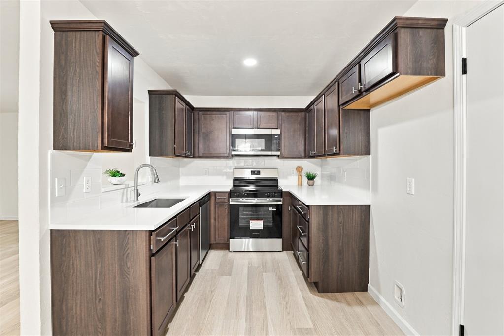 217 Elwood Drive Property Photo 10