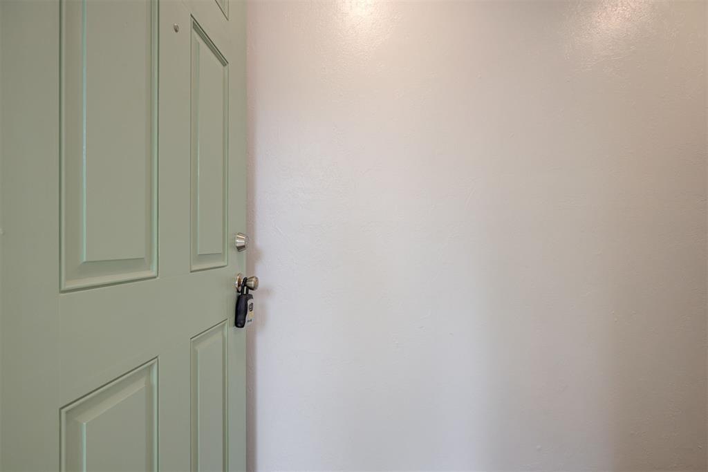 844 Englewood Road Property Photo 6