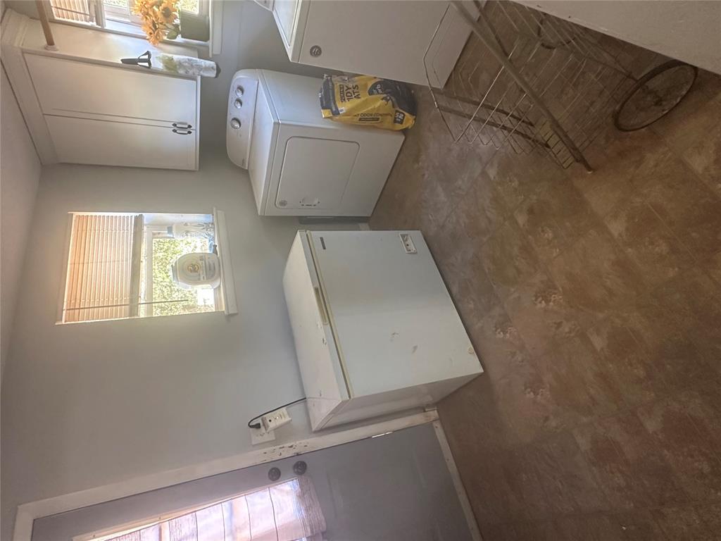 106 W Central Avenue Property Photo 9
