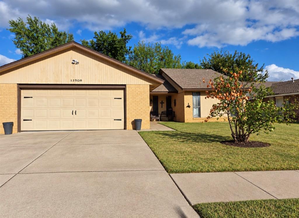 12508 Pine Bluff Drive Property Photo 2