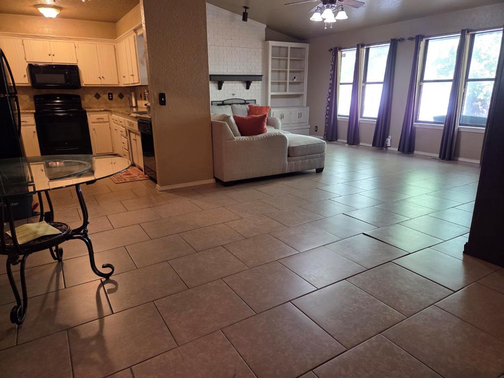 12508 Pine Bluff Drive Property Photo 3