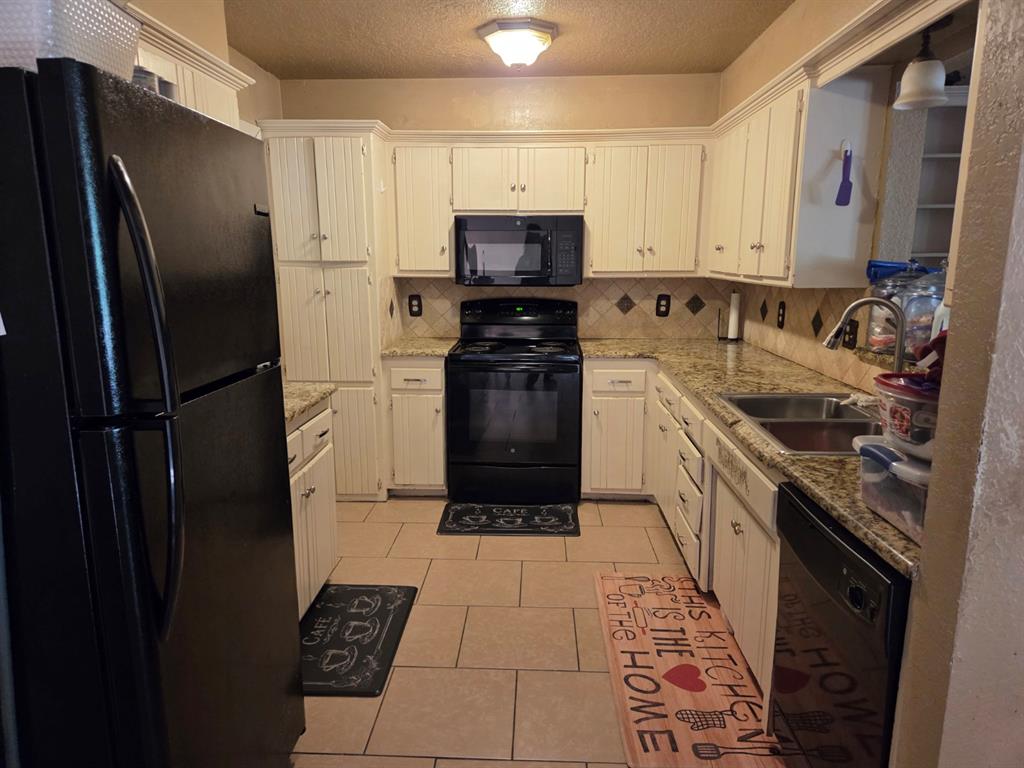 12508 Pine Bluff Drive Property Photo 5