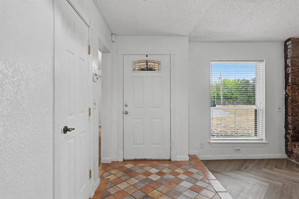 7600 N Post Road Property Photo 5