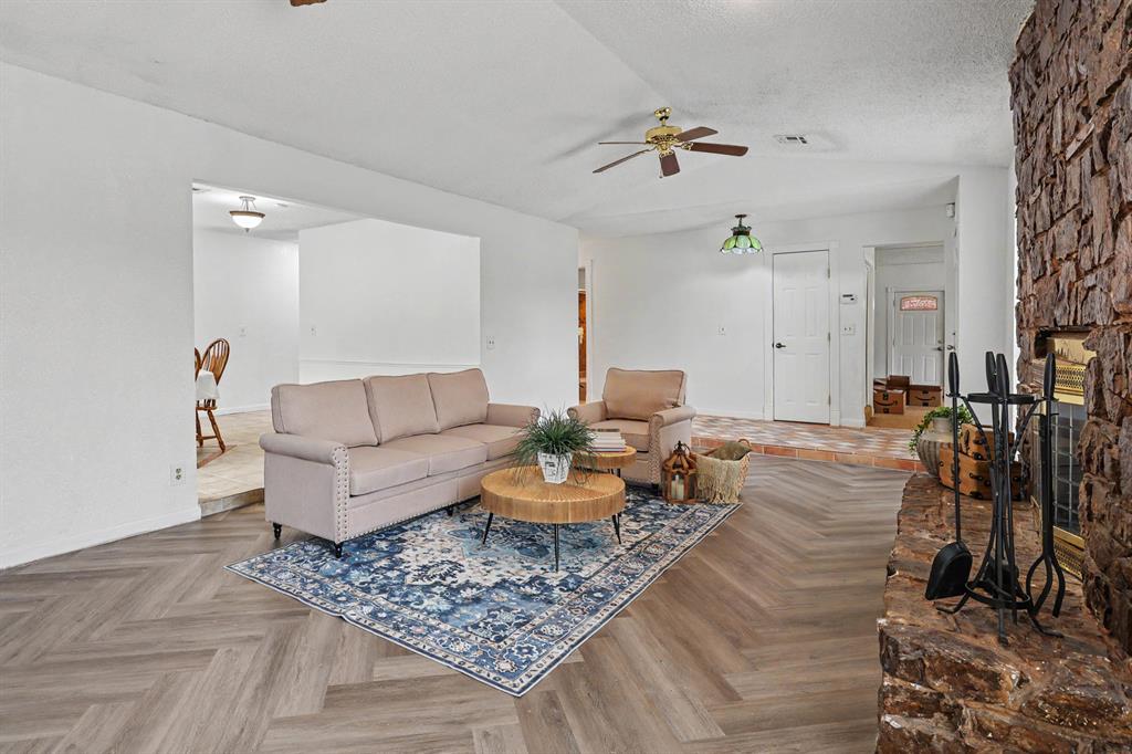 7600 N Post Road Property Photo 8