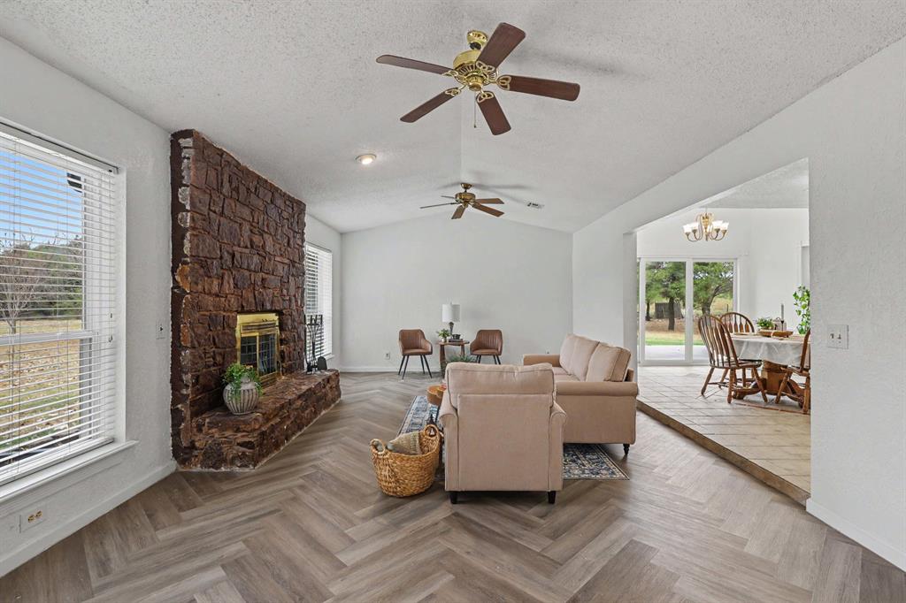 7600 N Post Road Property Photo 10
