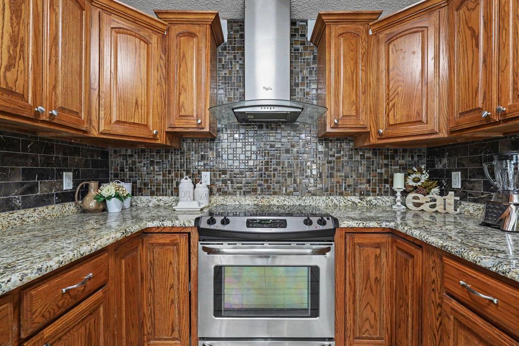 7600 N Post Road Property Photo 13