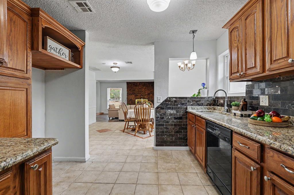 7600 N Post Road Property Photo 14