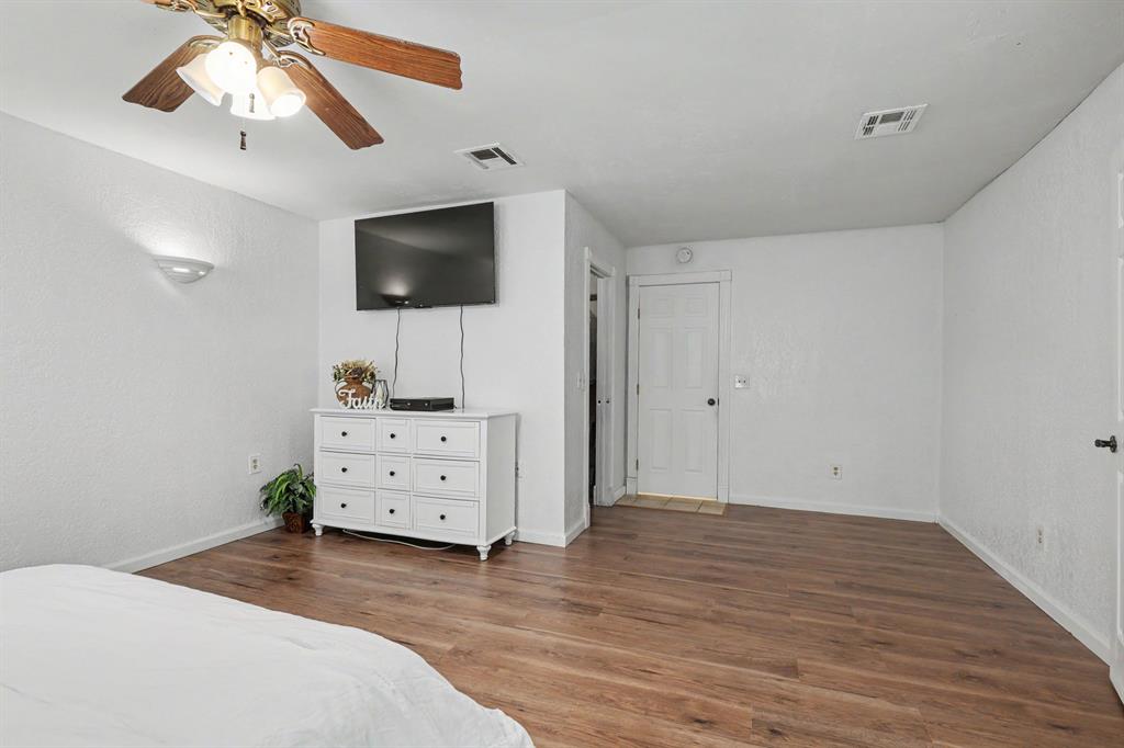 7600 N Post Road Property Photo 18