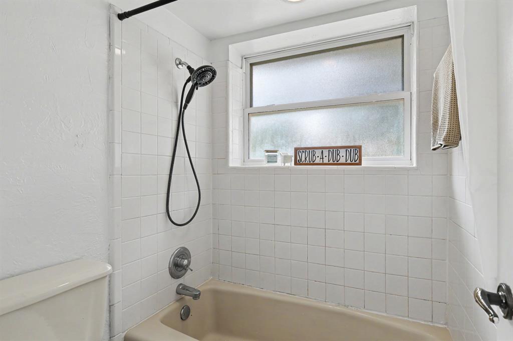 7600 N Post Road Property Photo 26
