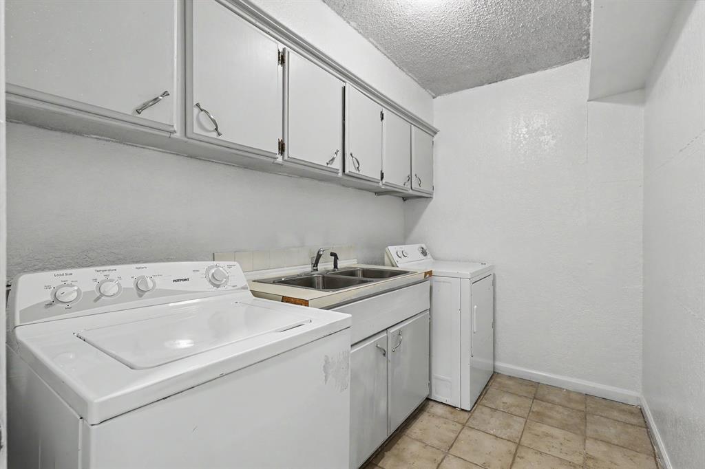 7600 N Post Road Property Photo 29