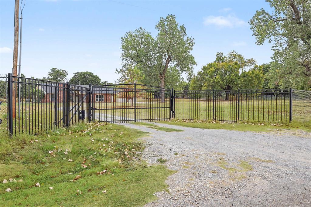 7600 N Post Road Property Photo 36