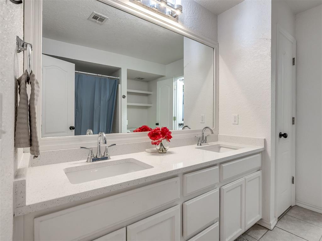 3833 Ives Way Property Photo 11