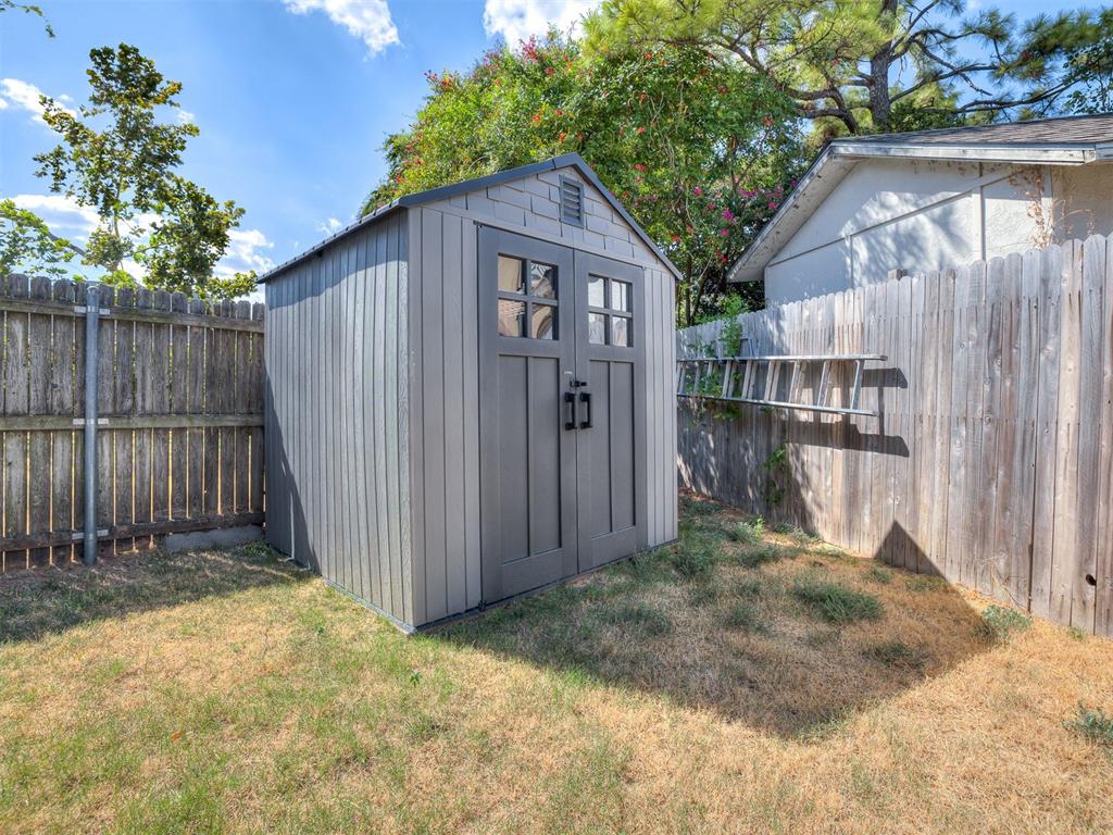 3833 Ives Way Property Photo 21