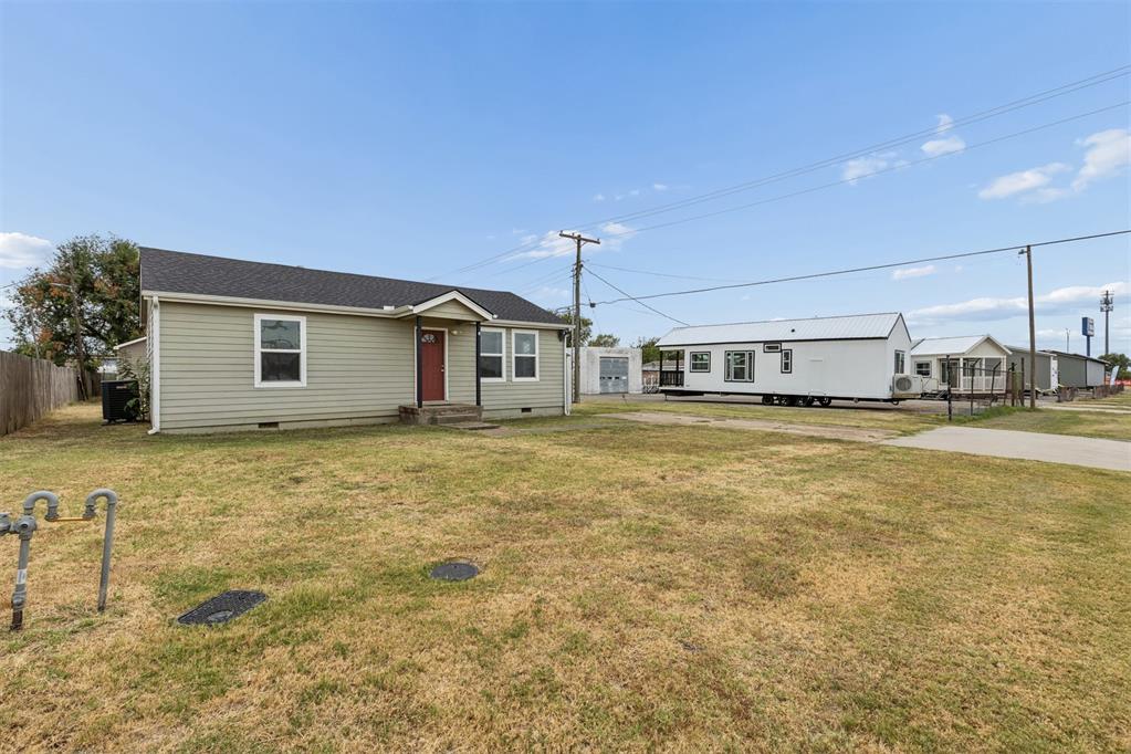230 Se 60th Street Property Photo 4