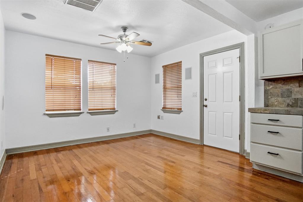 527 N Lahoma Avenue Property Photo 8