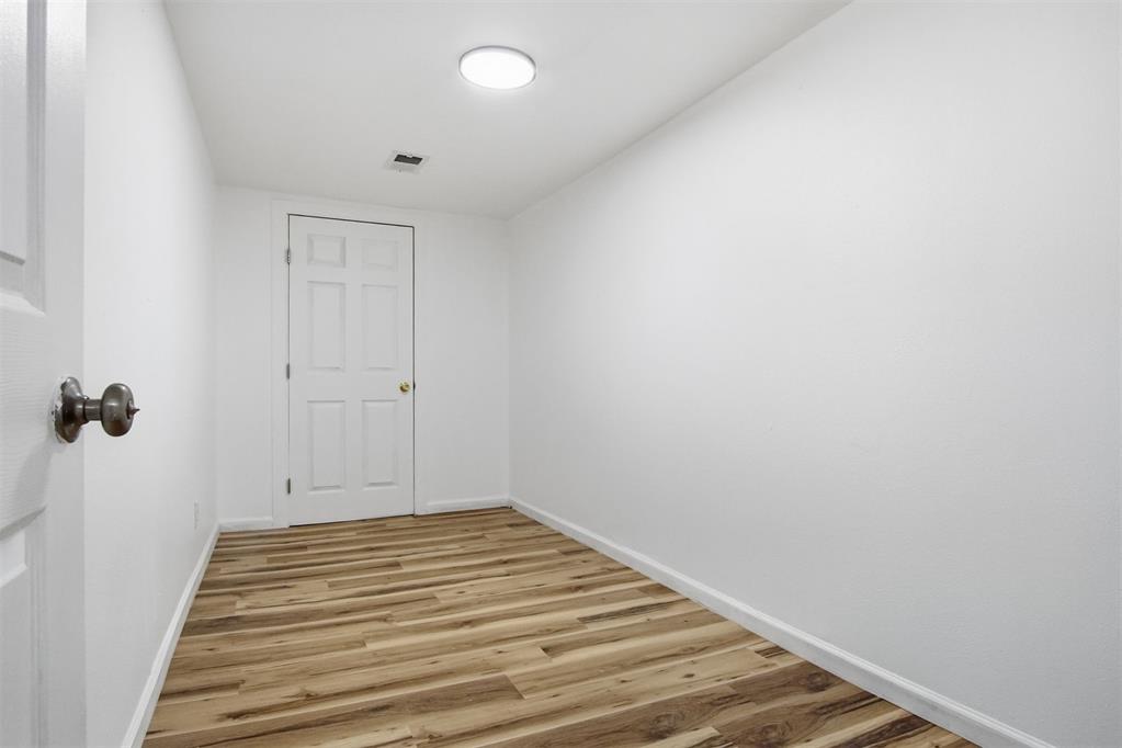 527 N Lahoma Avenue Property Photo 10