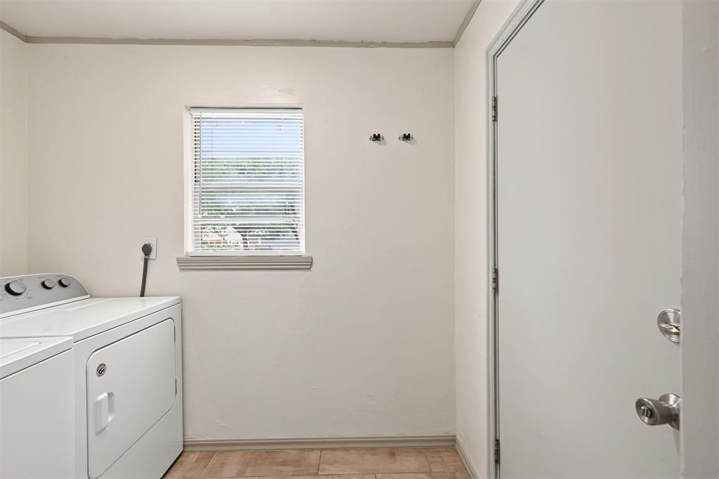 4220 Nw 15th Street Property Photo 9