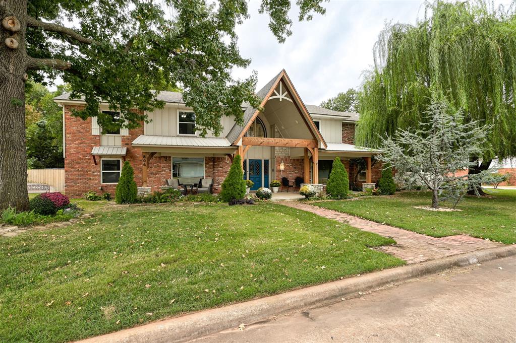 806 Glenmanor Drive Property Photo 1