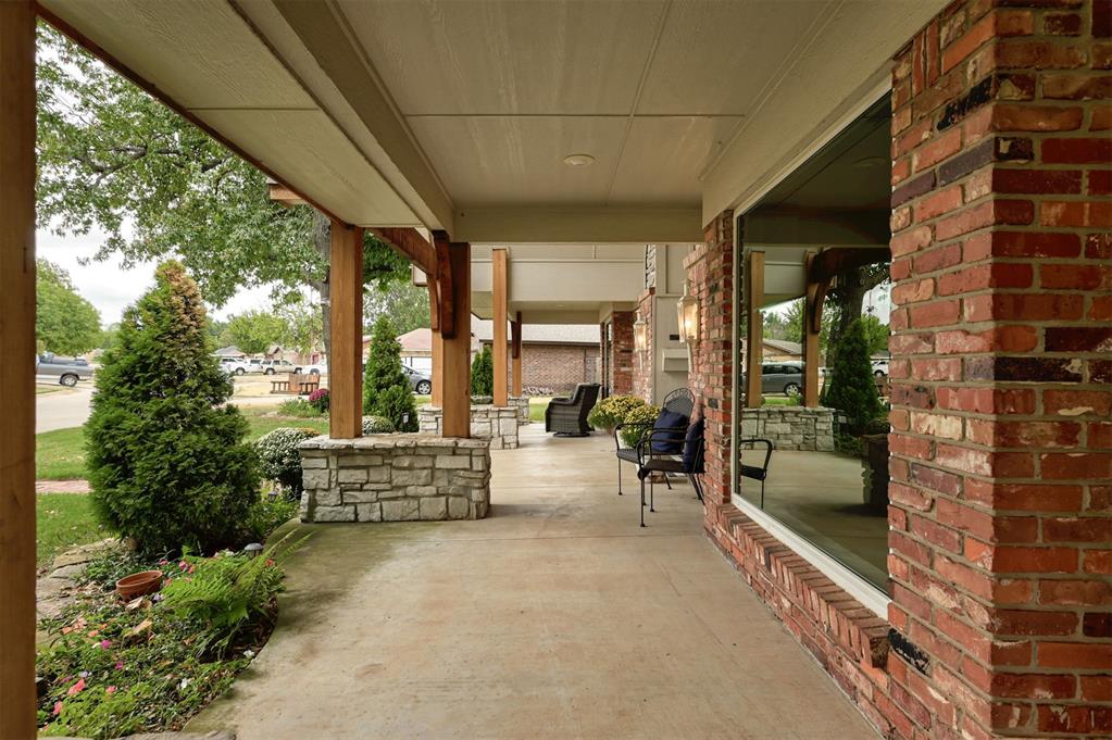 806 Glenmanor Drive Property Photo 5