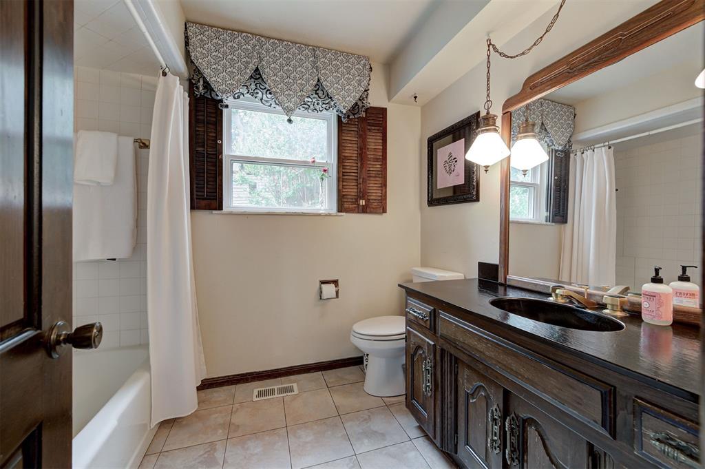 806 Glenmanor Drive Property Photo 23