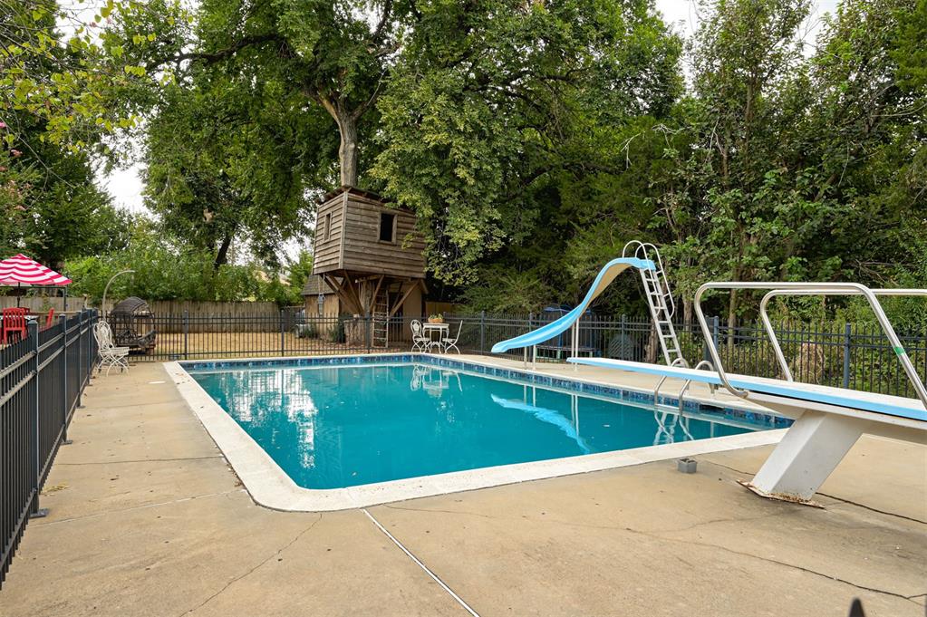 806 Glenmanor Drive Property Photo 32