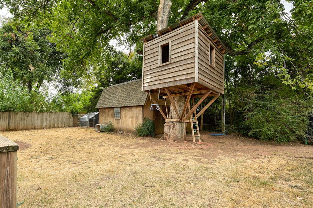806 Glenmanor Drive Property Photo 34