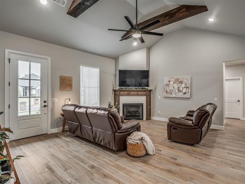 3017 Hollow Crest Lane Property Photo 9